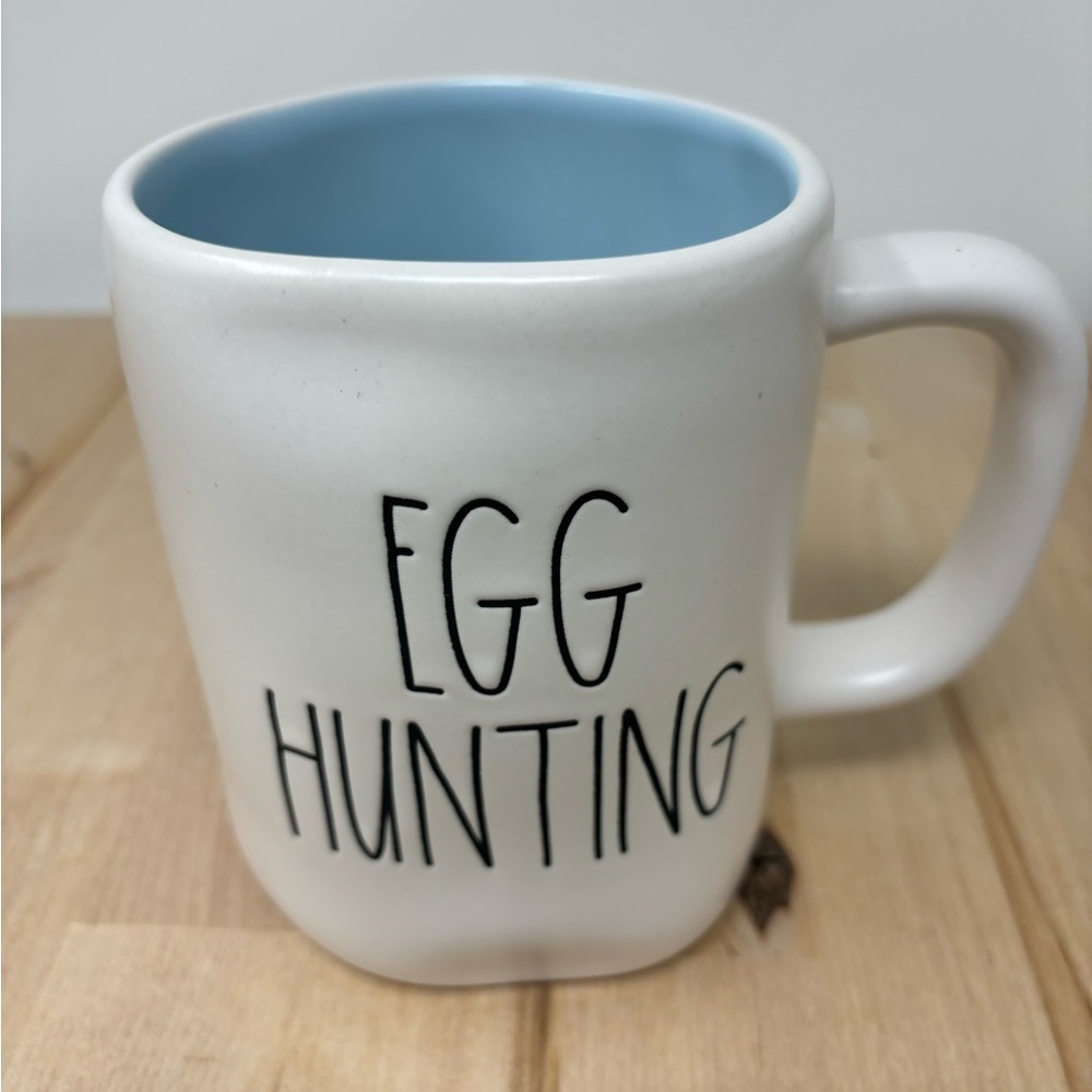 Rae Dunn EGG HUNTING Easter Mug white with Sky Blue Interior Black LL New